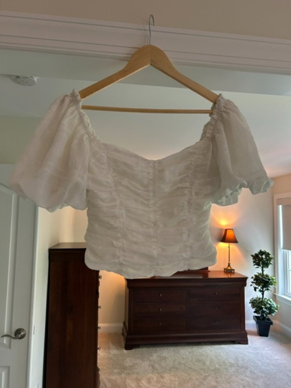 ASTR The Label White Ruched Puff Sleeve Crop Top | Cottagecore Romantic Blouse - Picture 1 of 7